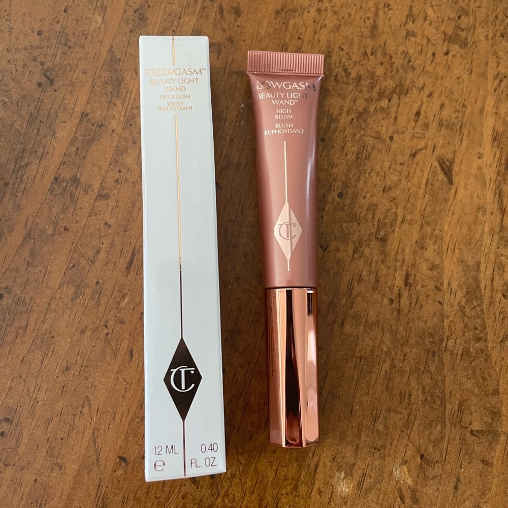Charlotte Tilbury “Pinkgasm” Beauty Light Wand